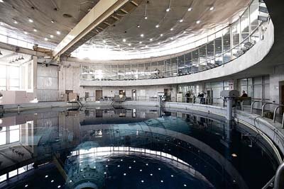 The Hydrolab in the GCTC is one of the worlds biggest facilities in which astronauts and cosmonauts can do a traning for EVA's in the Orlan space suit. It is 23 metres in width, 17 metres in depths and conatains 5 million litres of water with a permanent temperature of +30 degrees Celsius - Star City - Russia / Das Hydrolab im GCTC ist eine der weltweit größten Einrichtungen um mit Astronauten und Kosmonauten die Außenaustiege ins All zu trainieren, welche sie mit dem Raumanzug Orlan bewerkstelligen. Das Hydrolab ist 17 Meters tief, hat einen Durchmesser von 23 Metern und beinhaltet 5 Millionen Liter Wasser welches auf einer ständigen Temperatur von +30 Grad Celsius gehalten wird - Star City - Russland - 2012